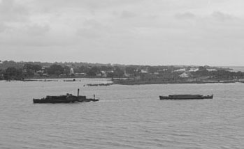BLACKWALL REACH BARGE 1967